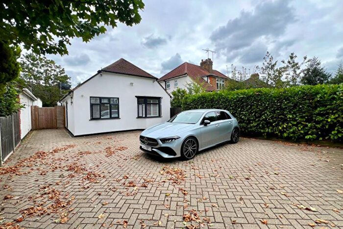 4 Bedroom Detached Bungalow To Rent In Addlestone, Surrey, KT15