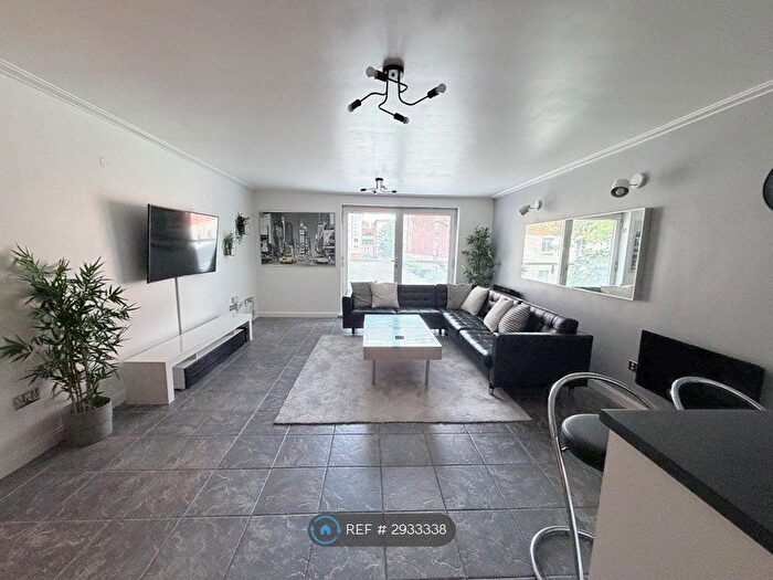 2 Bedroom Flat To Rent In Central Wharf, Cardiff, CF10