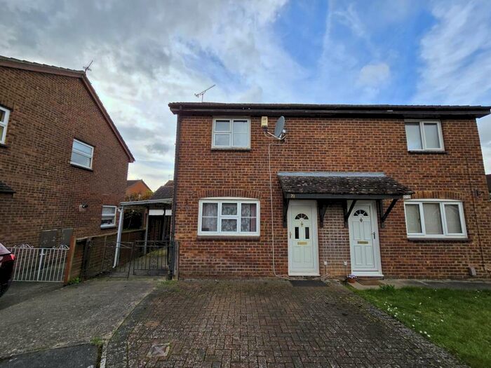 3 Bedroom Semi-Detached House To Rent In Norris Close, Abingdon, OX14