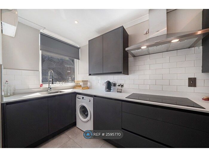 4 Bedroom Flat To Rent In Bethnal Green Road, London, E2