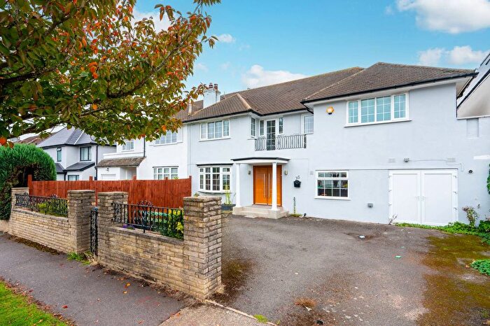 5 Bedroom Property For Sale In Derwent Avenue, Kingston Vale, London, SW15