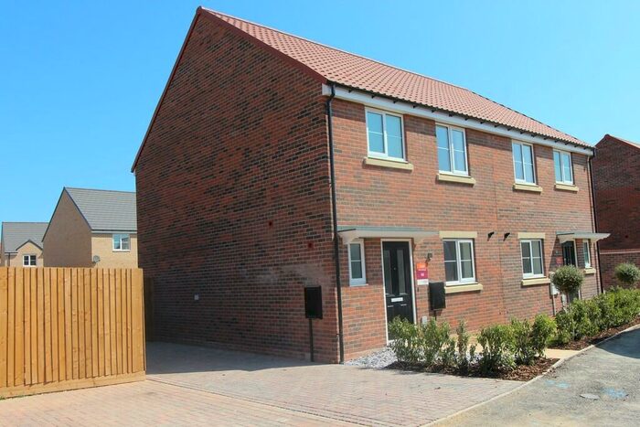 3 Bedroom Semi-Detached House To Rent In Normanby Close, Bracebridge Heath, Lincoln, LN4