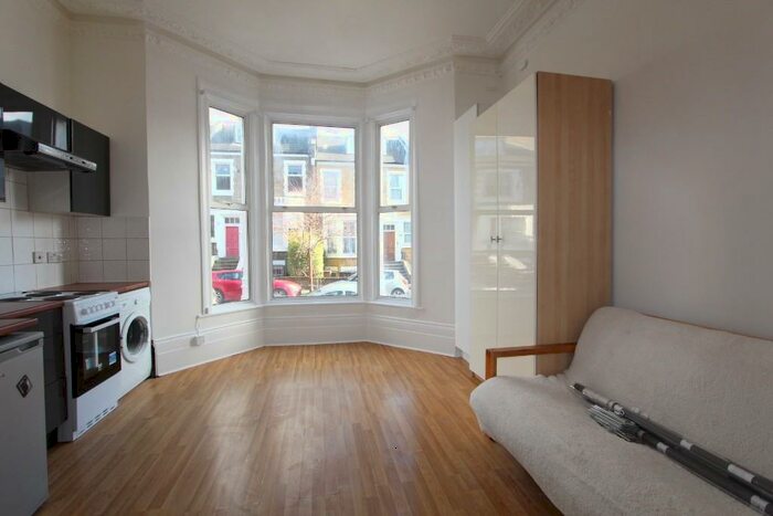 Studio To Rent In Alkham Road, London, N16
