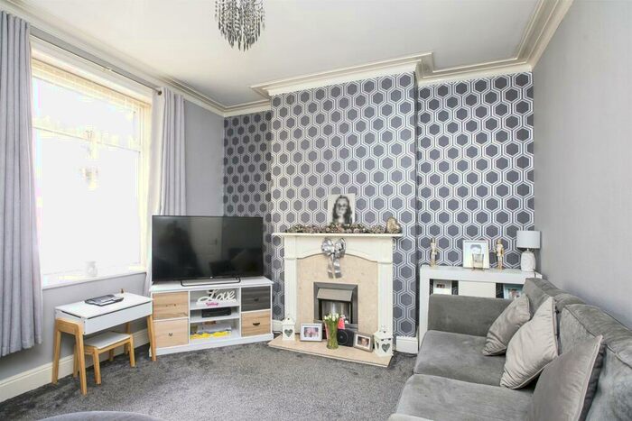 2 Bedroom House To Rent In Woodside Crescent, Halifax, HX3