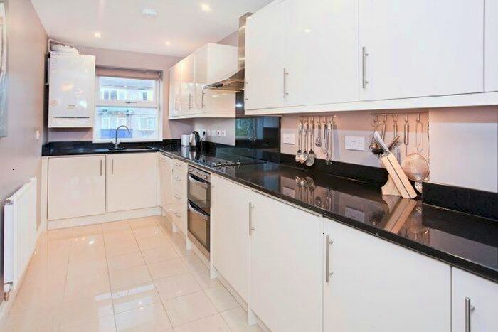 4 Bedroom Terraced House To Rent In Promenade Row, York, YO23