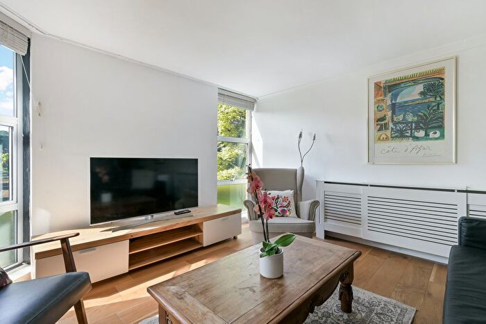 2 Bedroom Flat To Rent In Wellesley Road, Chiswick, W4