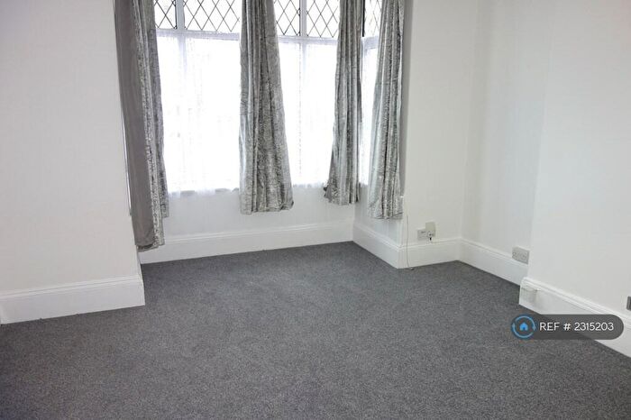 1 Bedroom Flat To Rent In Allendale Rd, Mutley, Plymouth, PL4