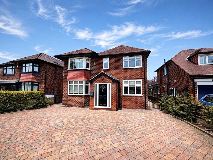 4 Bedroom Detached House For Sale In Woodhouse Lane, Sale, M33