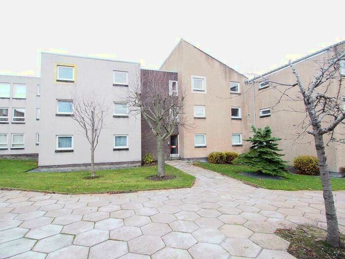 2 Bedroom Flat To Rent In Grampian Gardens, Top Floor, AB21