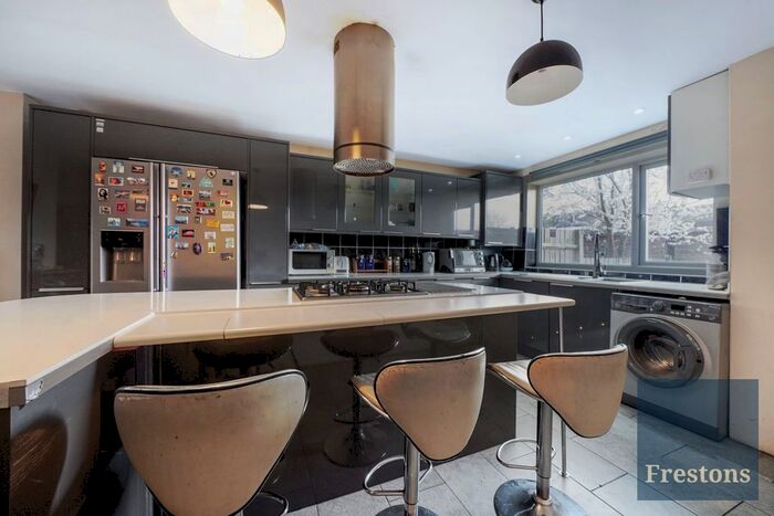 1 Bedroom Studio To Rent In Minster Walk, London, N8