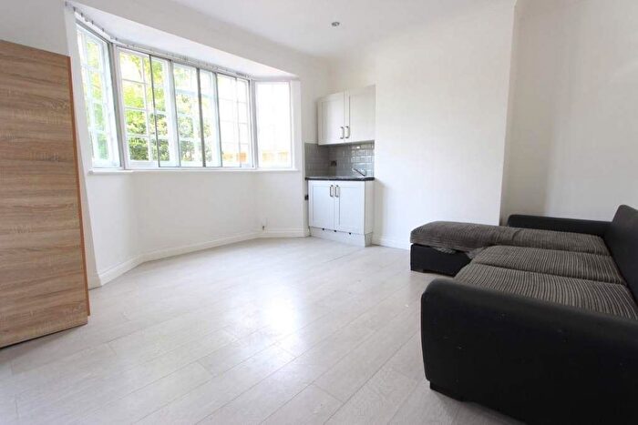 1 Bedroom Flat To Rent In Green Road, London, N14