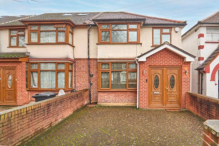 3 Bedroom Semi Detached House For Sale In Vicarage Farm Road, Hounslow, TW5