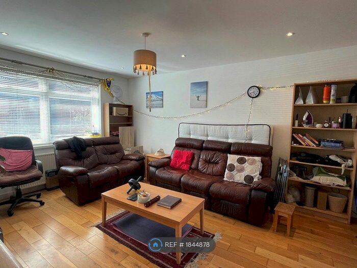 2 Bedroom Terraced House To Rent In Raymouth Road, London, SE16