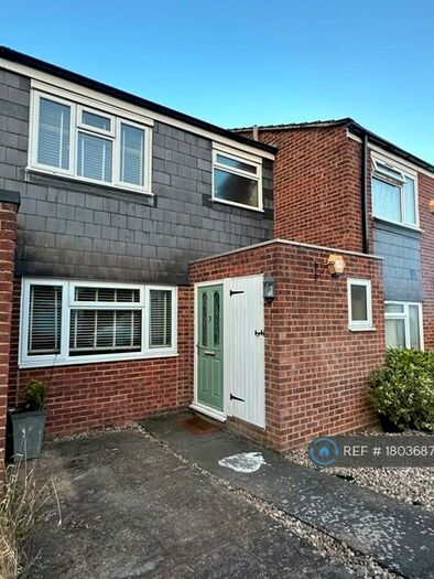 3 Bedroom Terraced House To Rent In Dumbleton Close, Kingston Upon Thames, KT1