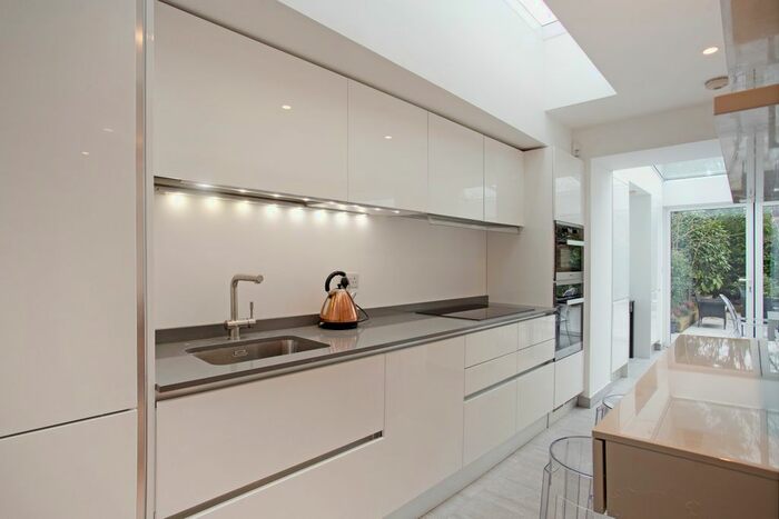 5 Bedroom Terraced House To Rent In Munster Road, London, SW6