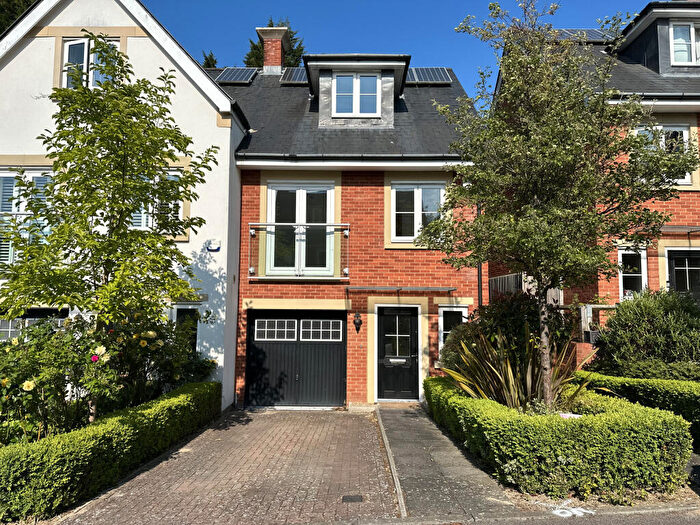 3 Bedroom Town House For Sale In South Leatherhead, KT22
