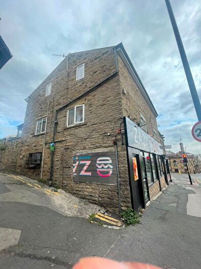 3 Bedroom Flat To Rent In Morley Street, Bradford, BD7