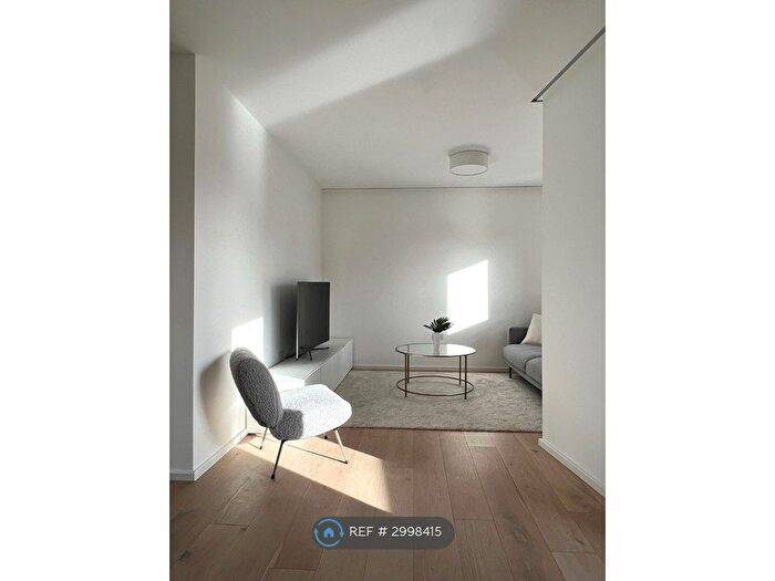 3 Bedroom Flat To Rent In Cecilia Road, London, E8