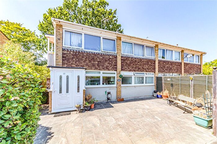 2 Bedroom Maisonette For Sale In Old Orchard, Byfleet, West Byfleet, Surrey, KT14