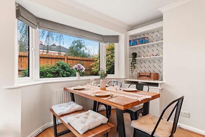 2 Bedroom Flat For Sale In Cavendish Road, SW12