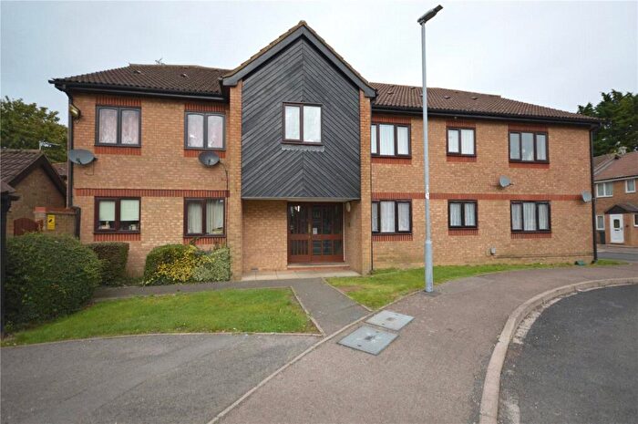 2 Bedroom Apartment For Sale In Rodeheath, Luton, Bedfordshire, LU4