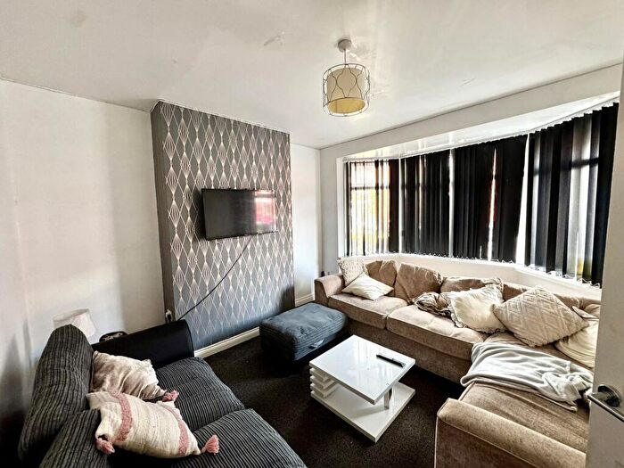 3 Bedroom Semi-Detached House For Sale In Ash Road, Denton, Manchester, Greater Manchester, M34