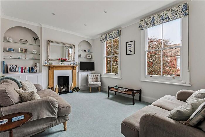 2 Bedroom Flat For Sale In Claxton Grove, Hammmesmith, London, W6