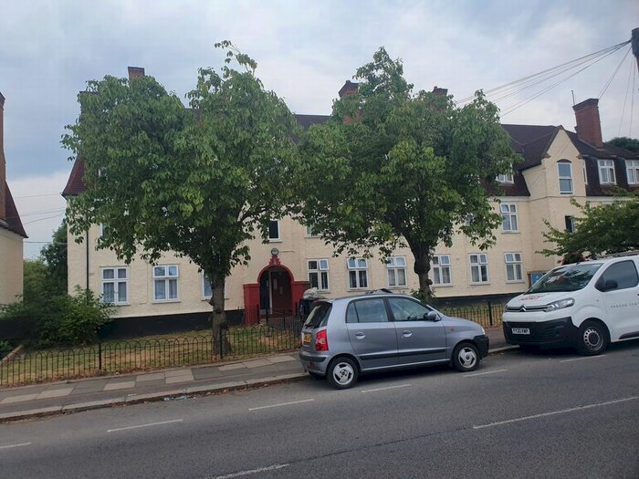 3 Bedroom Flat To Rent In Deansbroke Road, Edgware, HA8