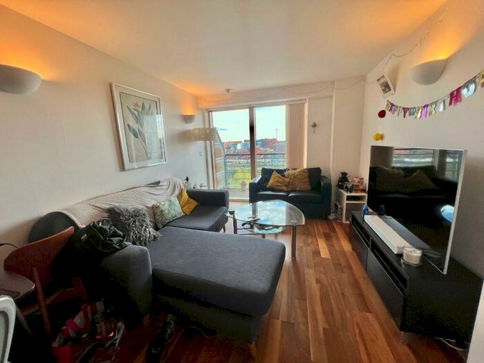 2 Bedroom Flat To Rent In Whitehall Waterfront, Riverside Way, Leeds, LS1