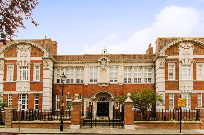 2 Bedroom Flat To Rent In College Terrace, Bow, London, E3