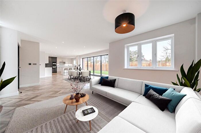 5 Bedroom Detached House For Sale In Shefford Road, Clophill, Bedfordshire, MK45