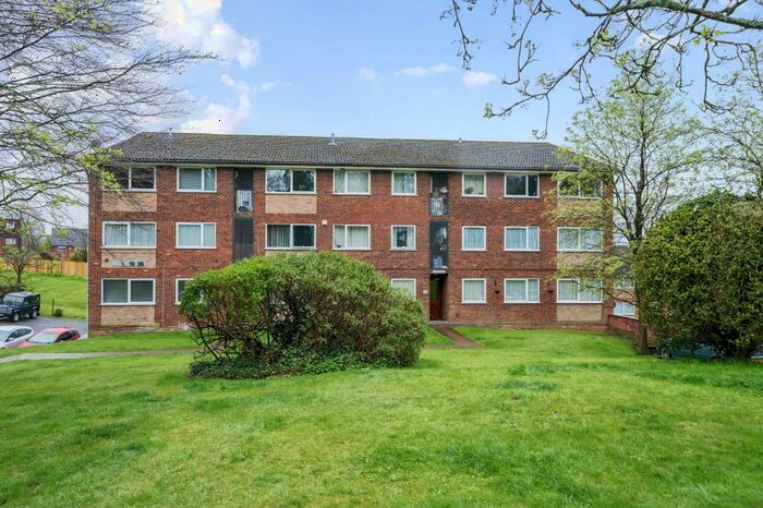 2 Bedroom Apartment To Rent In High Wycombe, Buckinghamshire, HP13