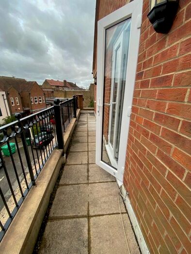 2 Bedroom Flat To Rent In Bury Lane, Rickansworth, WD3