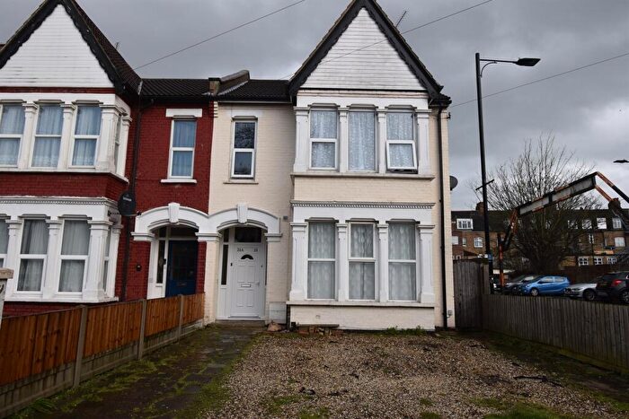 2 Bedroom Flat To Rent In Bedroom Ground Floor Flat In Westcliff On Sea, SS0