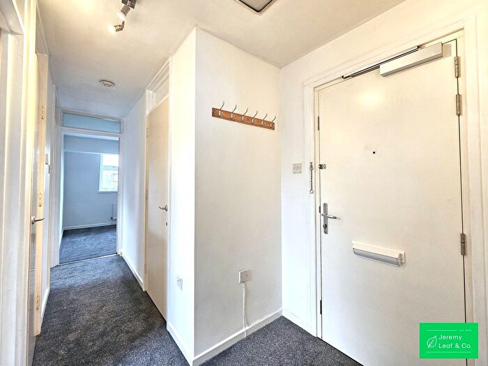 1 Bedroom Flat To Rent In Claybrook Close, London, N2