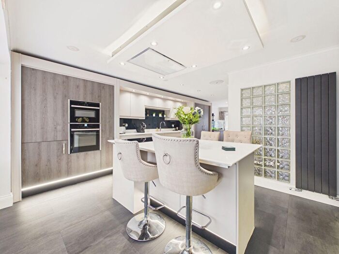 5 Bedroom Terraced House For Sale In Cheviot View, Windy Nook, NE10