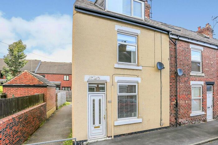 3 Bedroom Property To Rent In South Beech Avenue, Starbeck, Harrogate, HG2