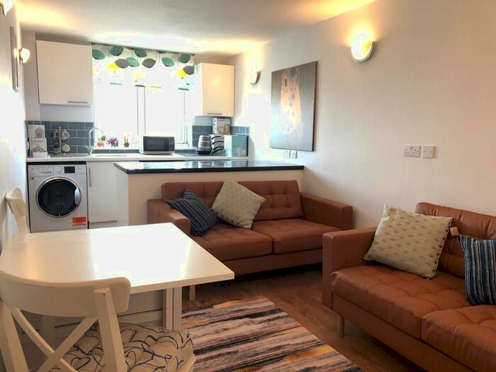 3 Bedroom Flat To Rent In Charlotte Despard Avenue, Battersea, London, SW11