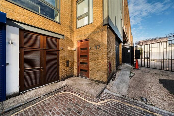 2 Bedroom Flat For Sale In Kings Terrace, Camden, NW1