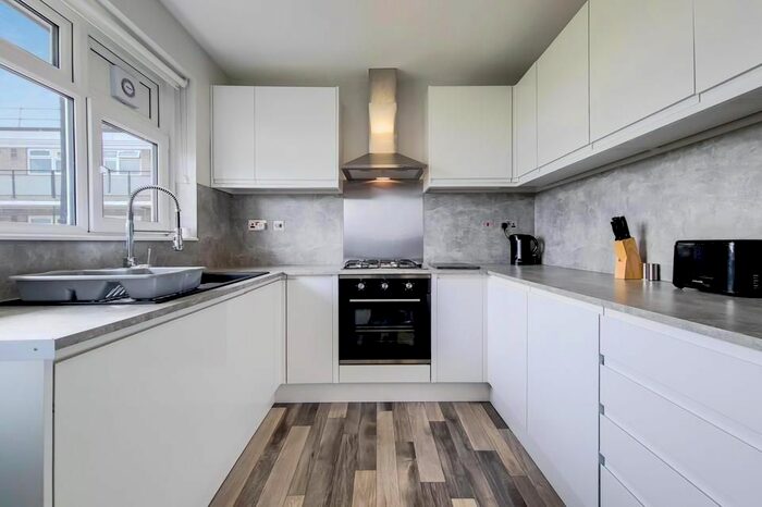 1 Bedroom Flat To Rent In Calidore Close, Endymion Road, London, SW2