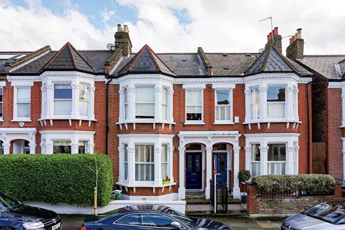 2 Bedroom Flat To Rent In Tantallon Road, Balham, London, SW12