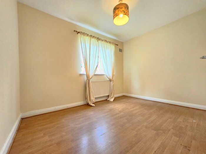 2 Bedroom Flat To Rent In Church Terrace, London, SE13