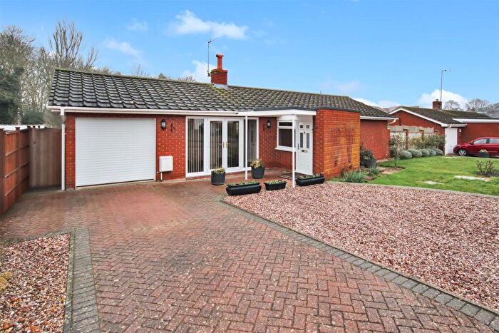 3 Bedroom Detached Bungalow For Sale In South Park, Rushden, NN10