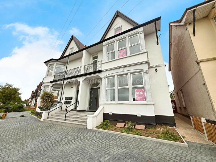 3 Bedroom Flat To Rent In Seaview Apartments Genesta Road, Westcliff On Sea, SS0