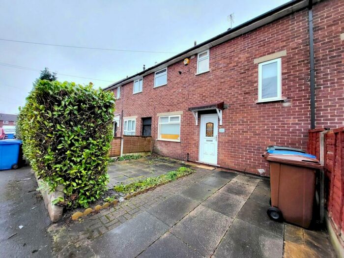 3 Bedroom Semi-Detached House To Rent In Mayorlowe Avenue, Brinnington, Stockport, SK5