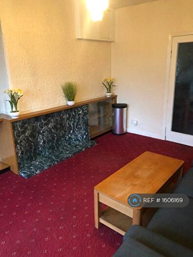 2 Bedroom Flat To Rent In Calder Street, Glasgow, G42