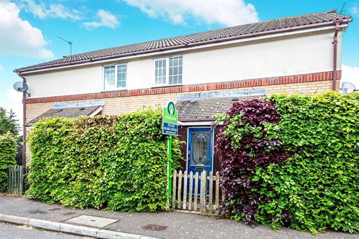 2 Bedroom House To Rent In Kings Walden Rise, Stevenage, Hertfordshire, SG2