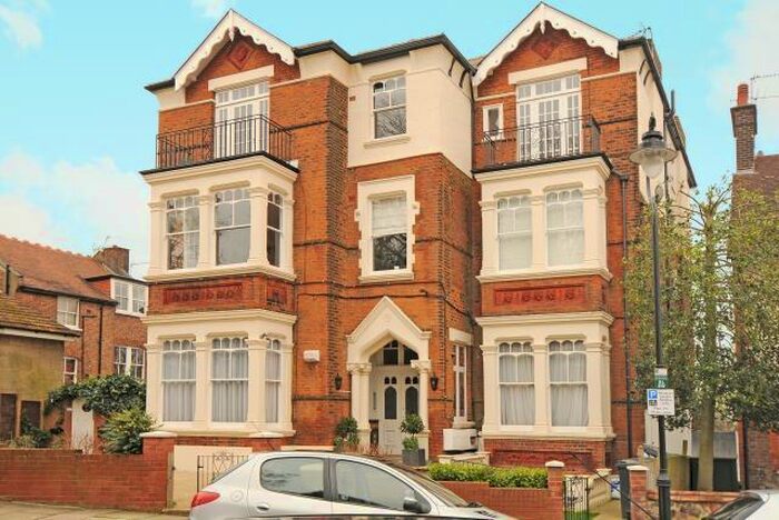 2 Bedroom Apartment To Rent In Southwood Lawn Road, Highgate, N6