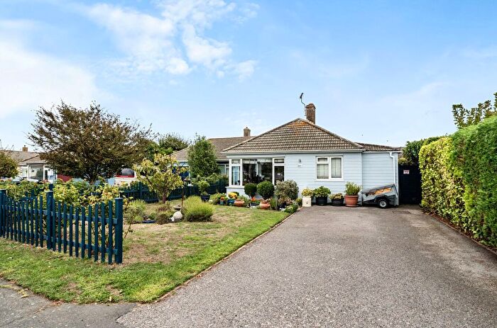 3 Bedroom Semi-detached Bungalow For Sale In Gainsborough Drive, Selsey, PO20
