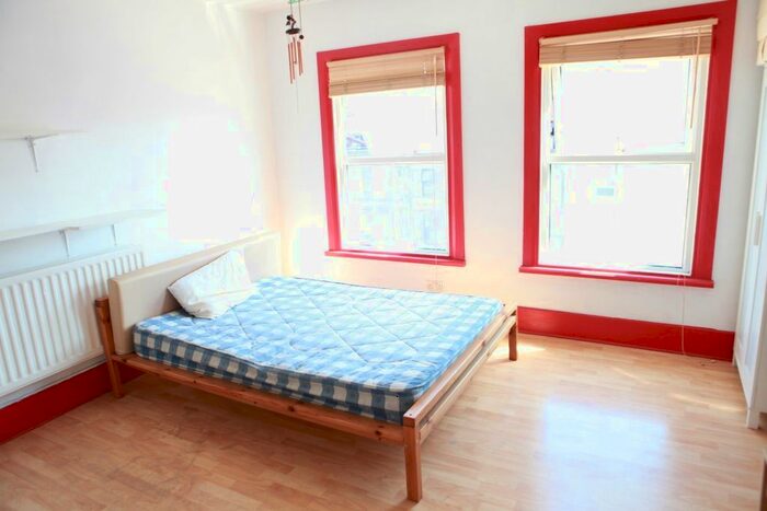 Studio To Rent In Commercial Road, Aldgate, London, E1
